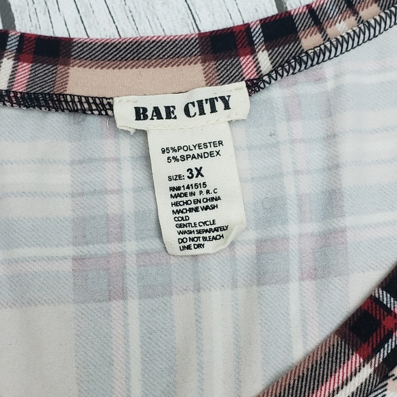 BAE CITY Pullover V-Neck Plaid Blouse, Size 3X - Picture 6 of 8